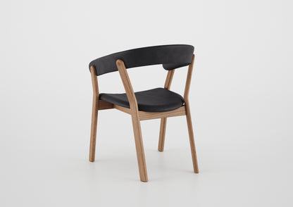 Silla Ginga con Brazo Respaldo de Madera Natural Canela y Asiento Tapizado en Tela G.2-348