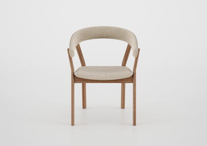 Silla Ginga con Brazo Respaldo de Madera Natural Canela y Asiento Tapizado en Tela G.2-348