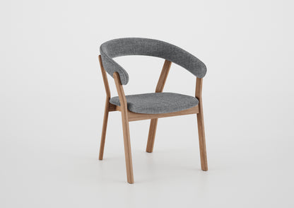 Silla Ginga con Brazo Respaldo de Madera Natural Canela y Asiento Tapizado en Tela G.2-348