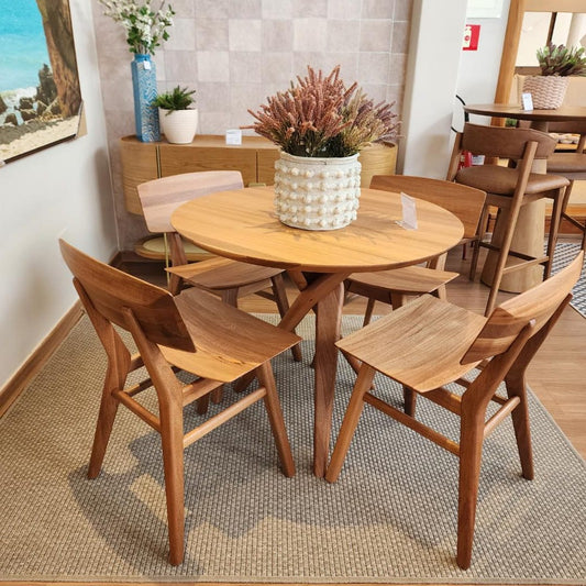 Silla Ginga con Brazo Respaldo de Madera Natural Canela y Asiento Tapizado en Tela G.2-348